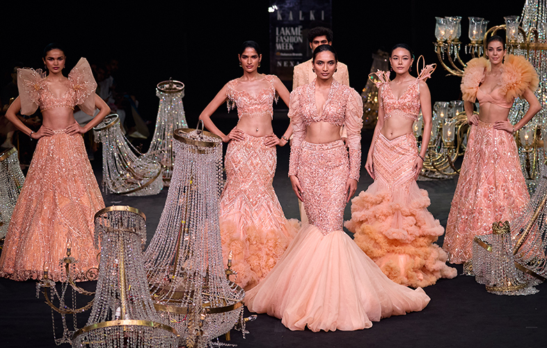 Peach Blossom: Add Freshness To Your Summer Wedding Wardrobe